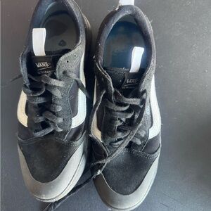 Vans Men's Black and White Sneakers